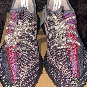 Never worn w/tags!Authentic Yeezy Boost 350 yechei